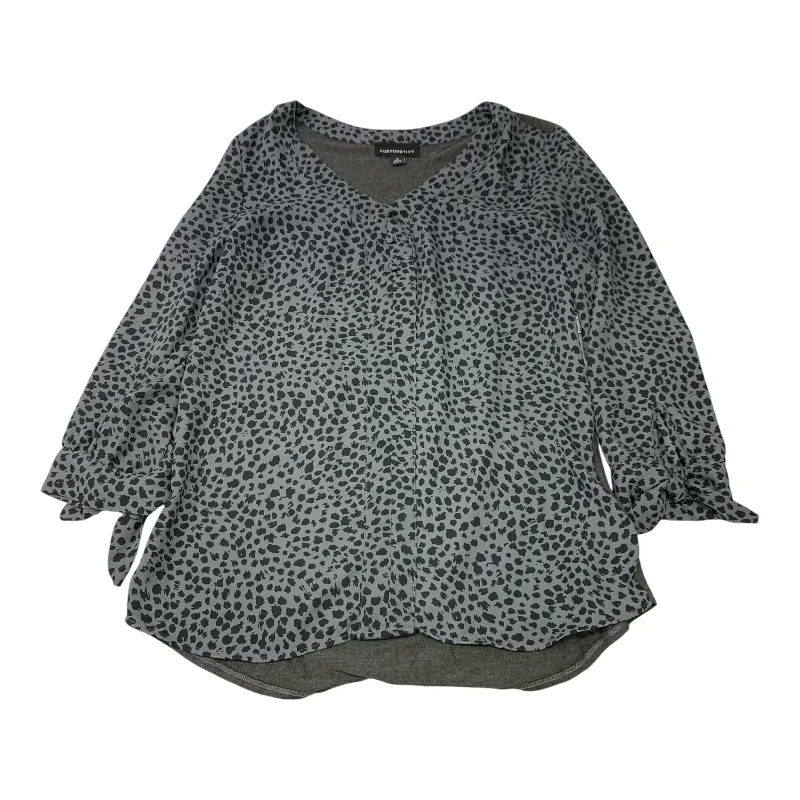 Top Long Sleeve By Fortune & Ivy In Grey, Size: M